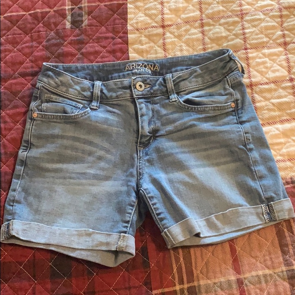 3 FOR $20 CUTE LIGHTWASH SHORTS W/ CUFFED ENDS